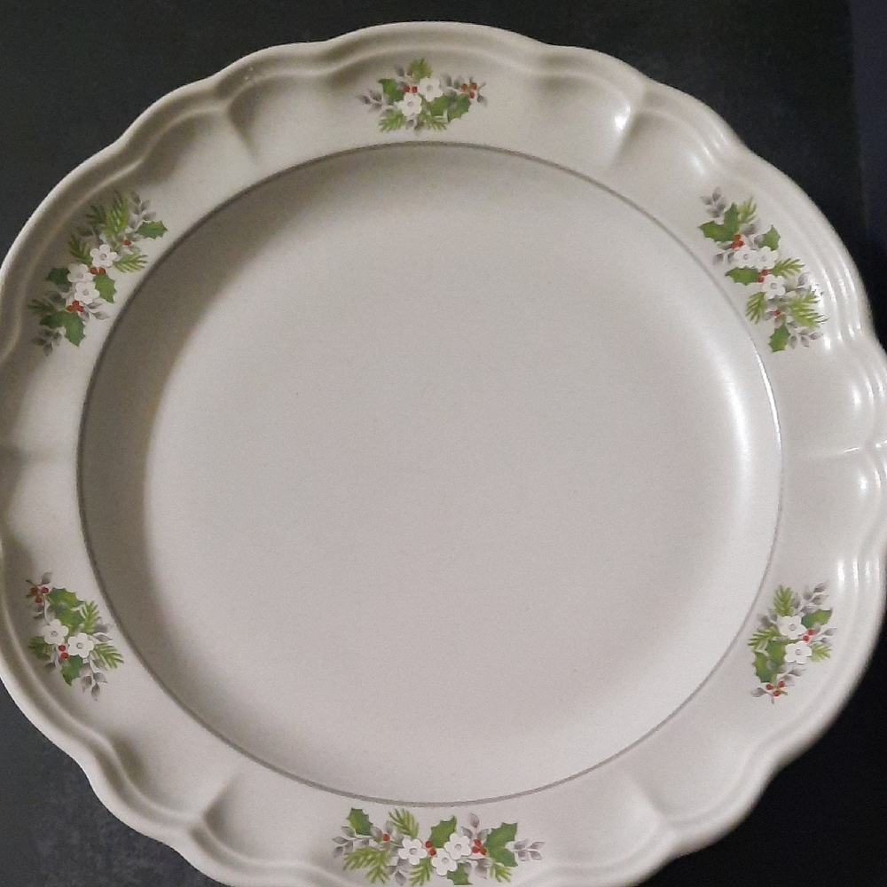 Set of 2 Pfaltzgraff White Dinner Plate with Holly and Red Berry Accents - Picture 6 of 13